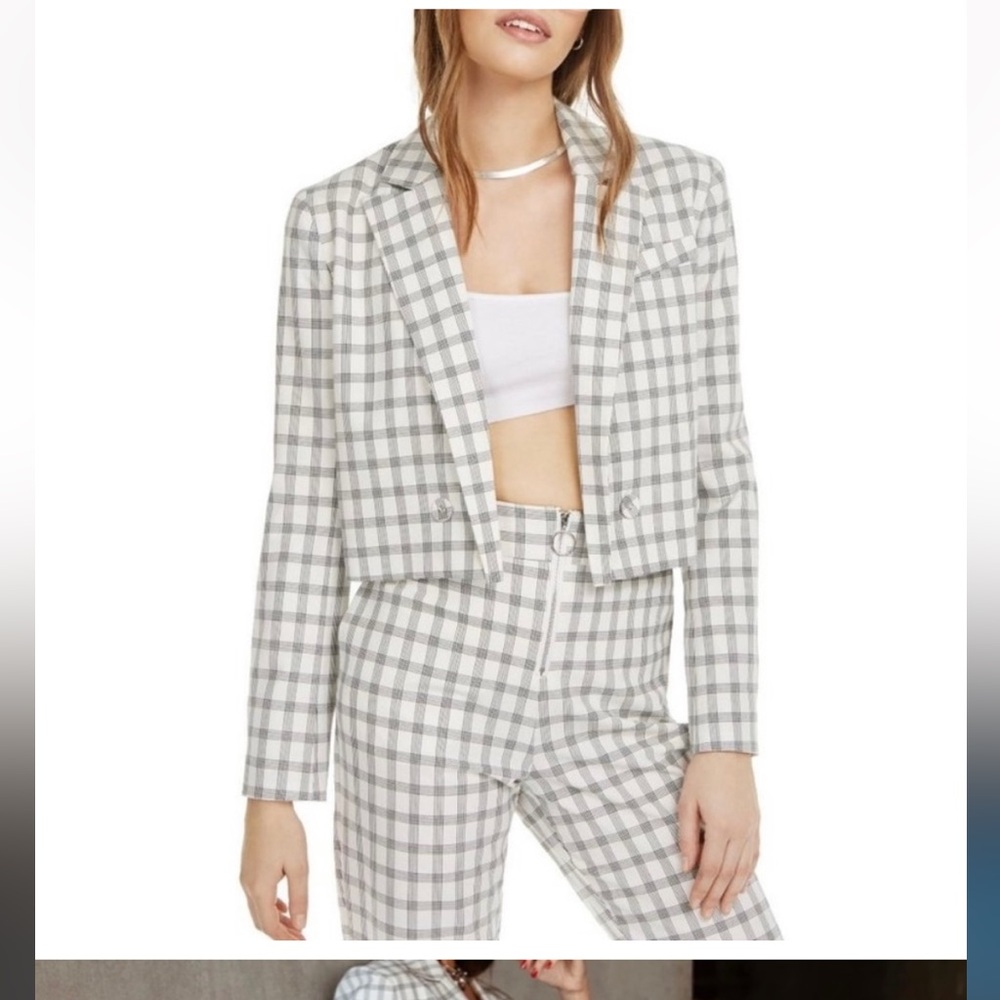 Danielle Bernstein crop blazer